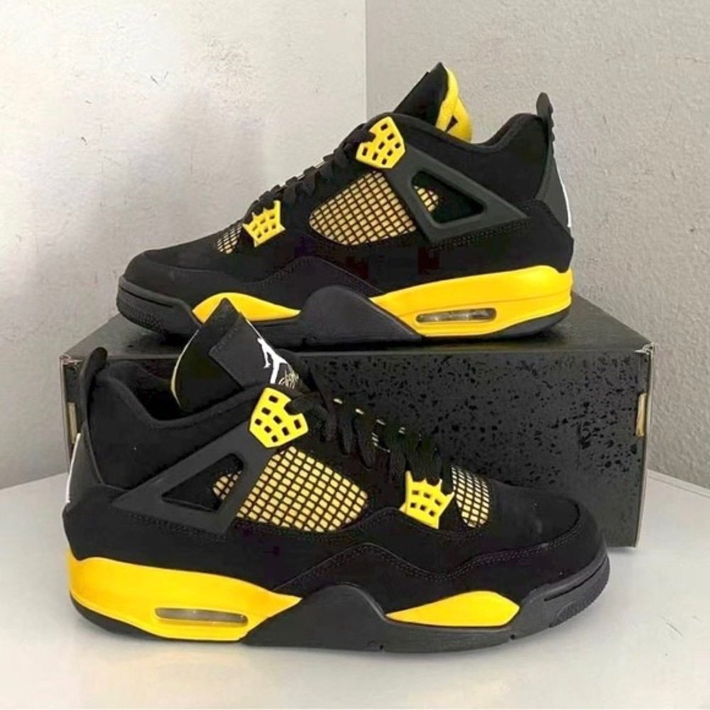 Air Jordan 4 Retro Yellow Thunder -Men’s Black/Yellow Classic Sneakers
